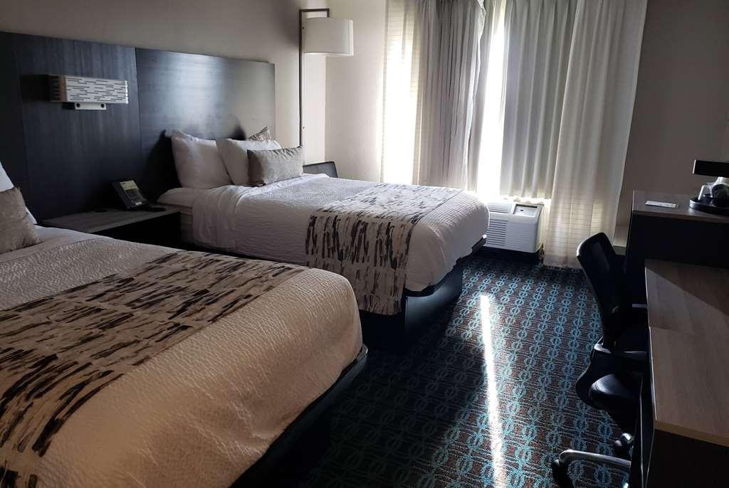 Wingate By Wyndham Dayton North Hotel Room photo