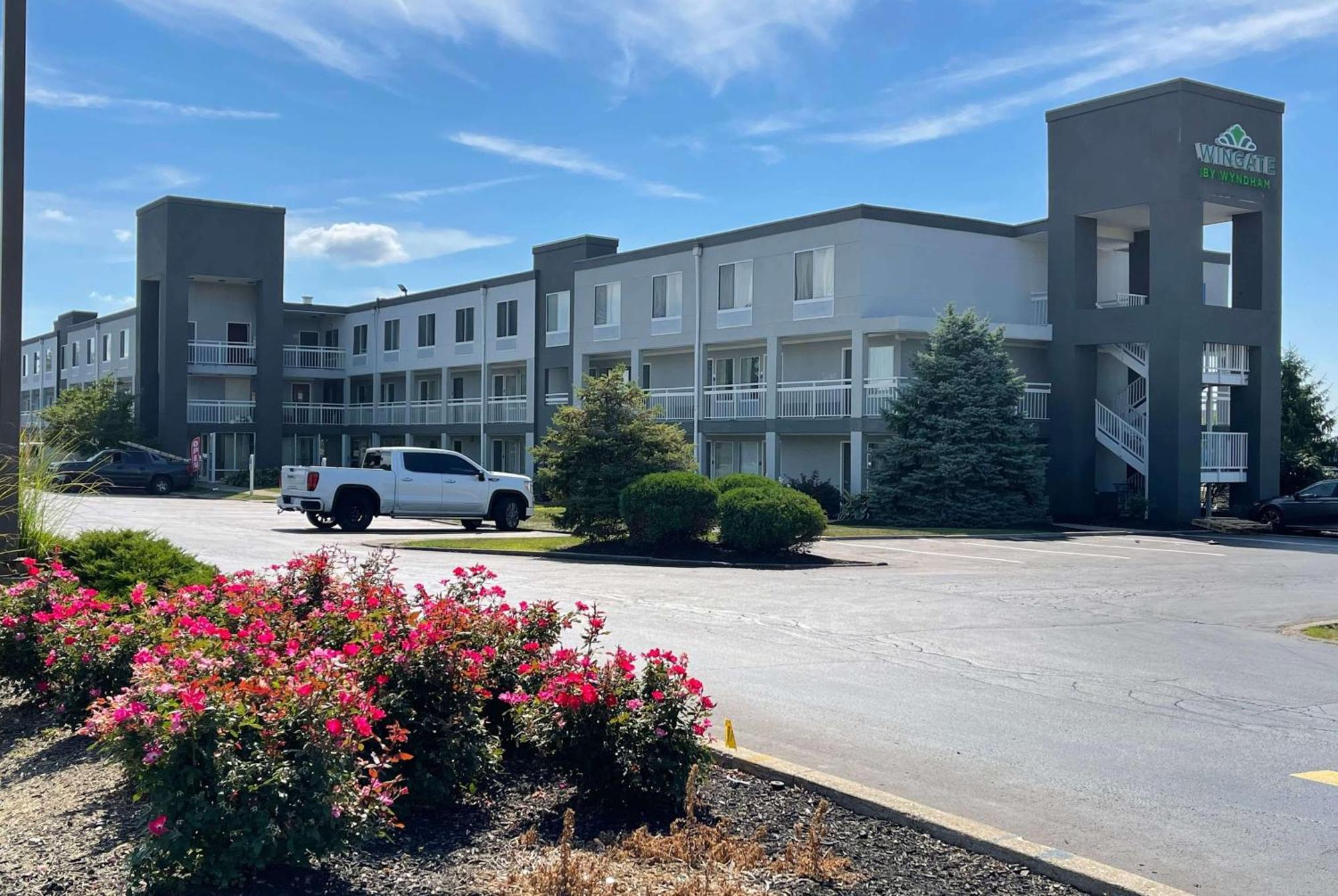 Wingate By Wyndham Dayton North Hotel Exterior photo
